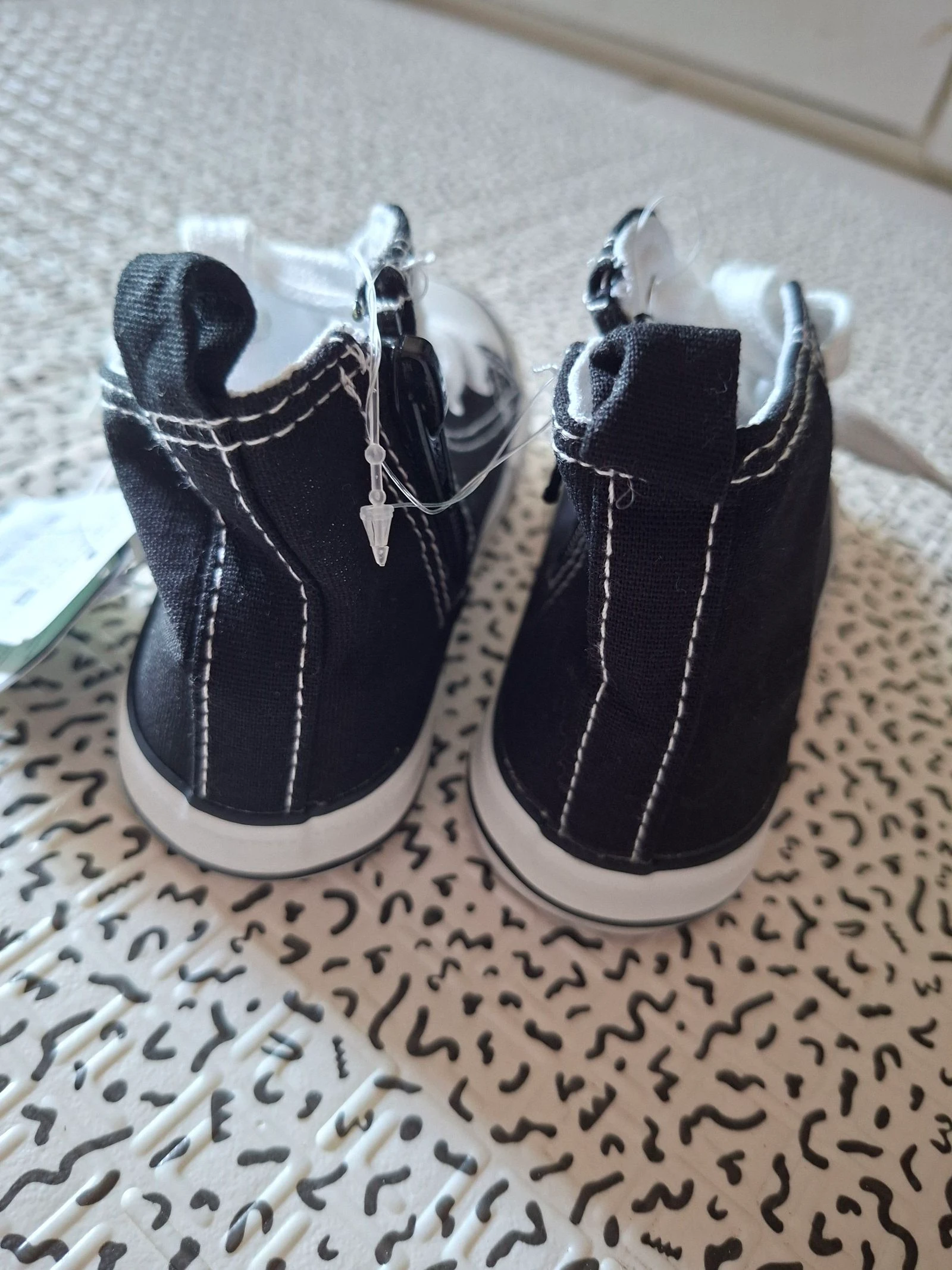 Black high-top sneakers size T24 for children new with tag – photo 4